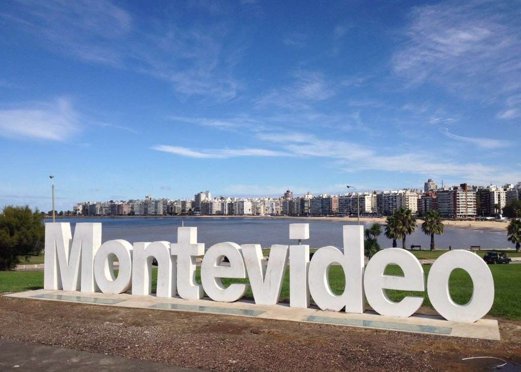 Transfers, City Tour and Colonia Full Day