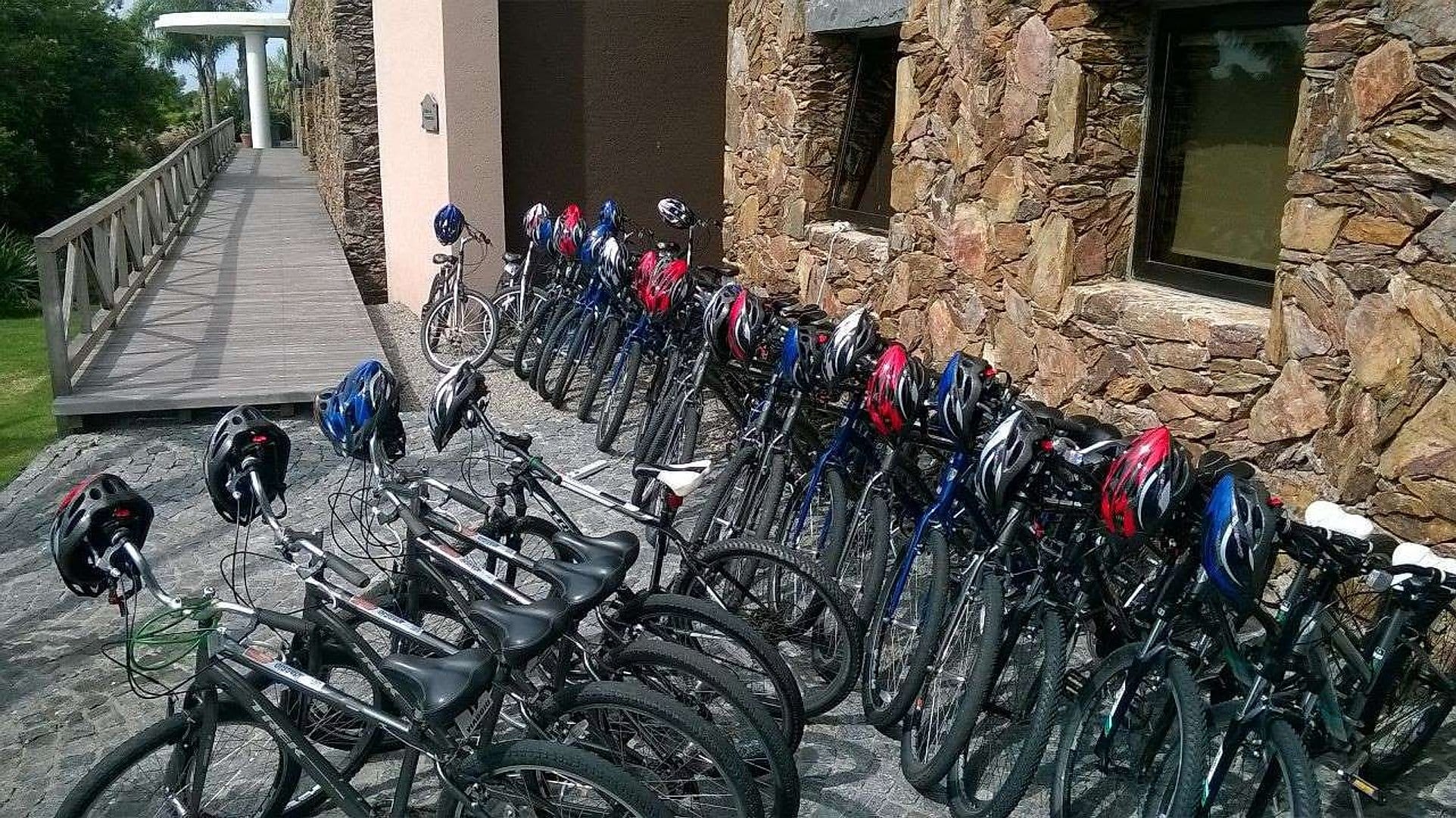 Bicicleta e almoço típico uruguaio