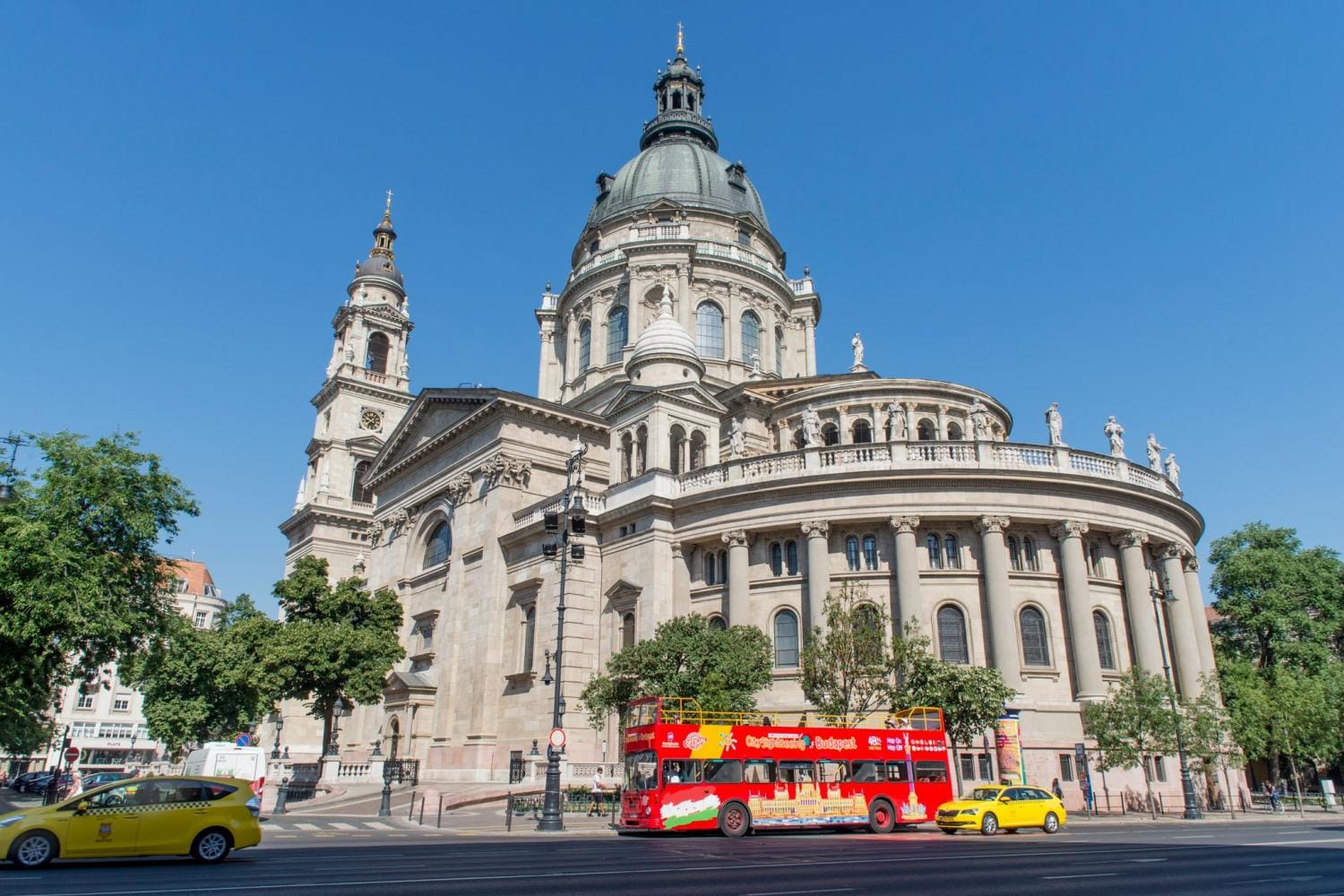 Visita a Budapest: autobús turístico con paradas libres las 24 horas y recorrido a pie guiado.