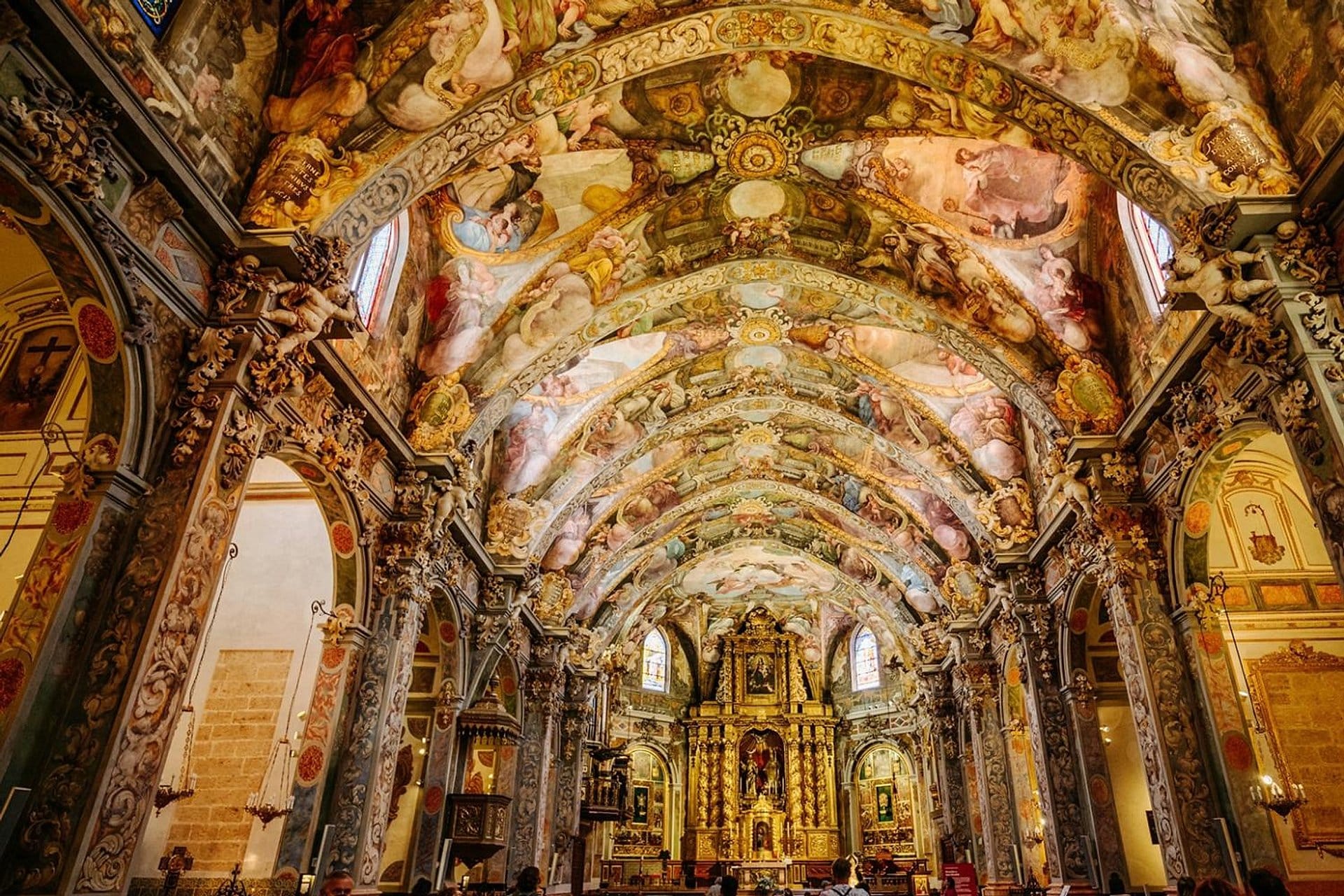 Iglesia de San Nicolás sin colas y con guía