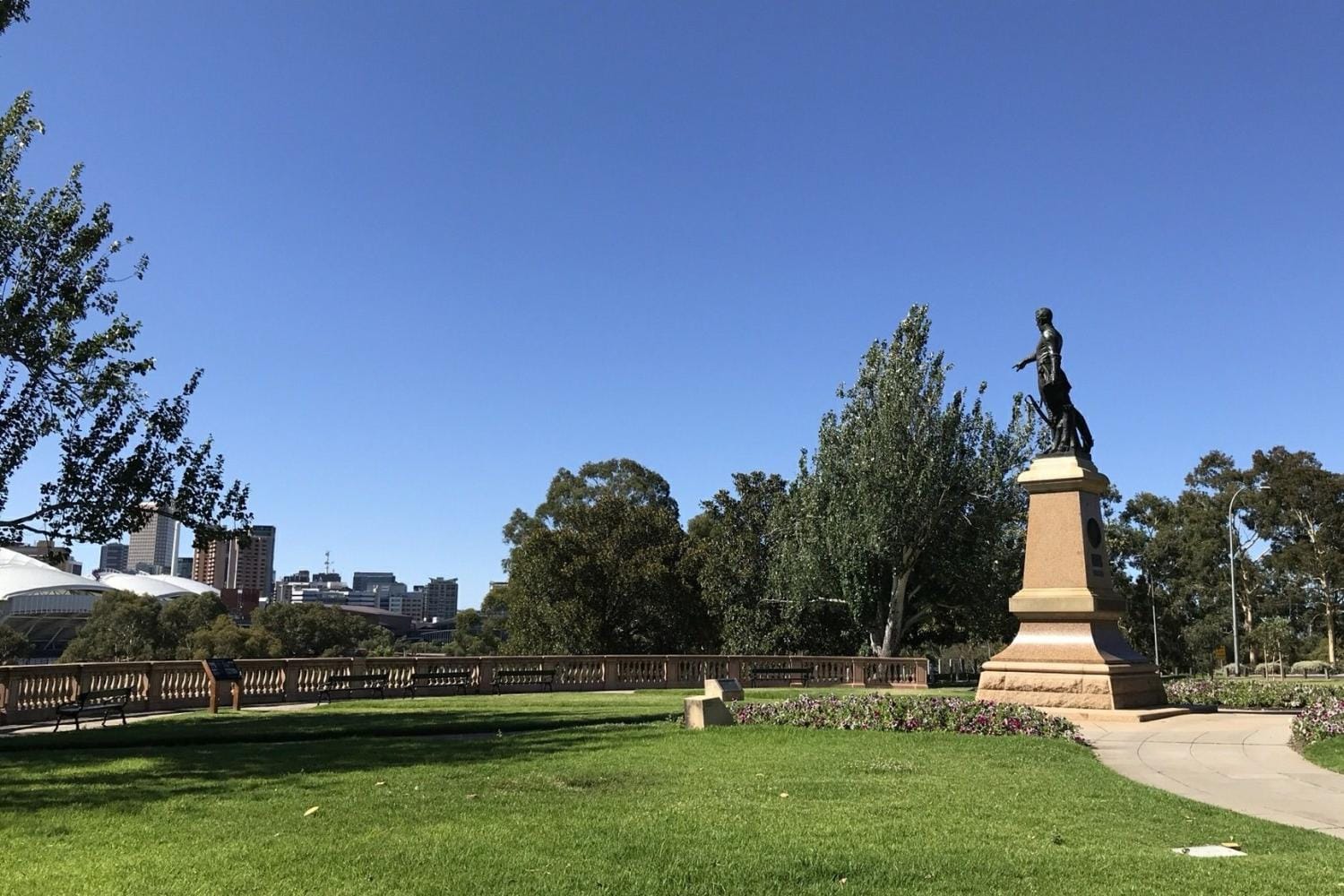 Recorrido a pie por las colinas, plazas y parques