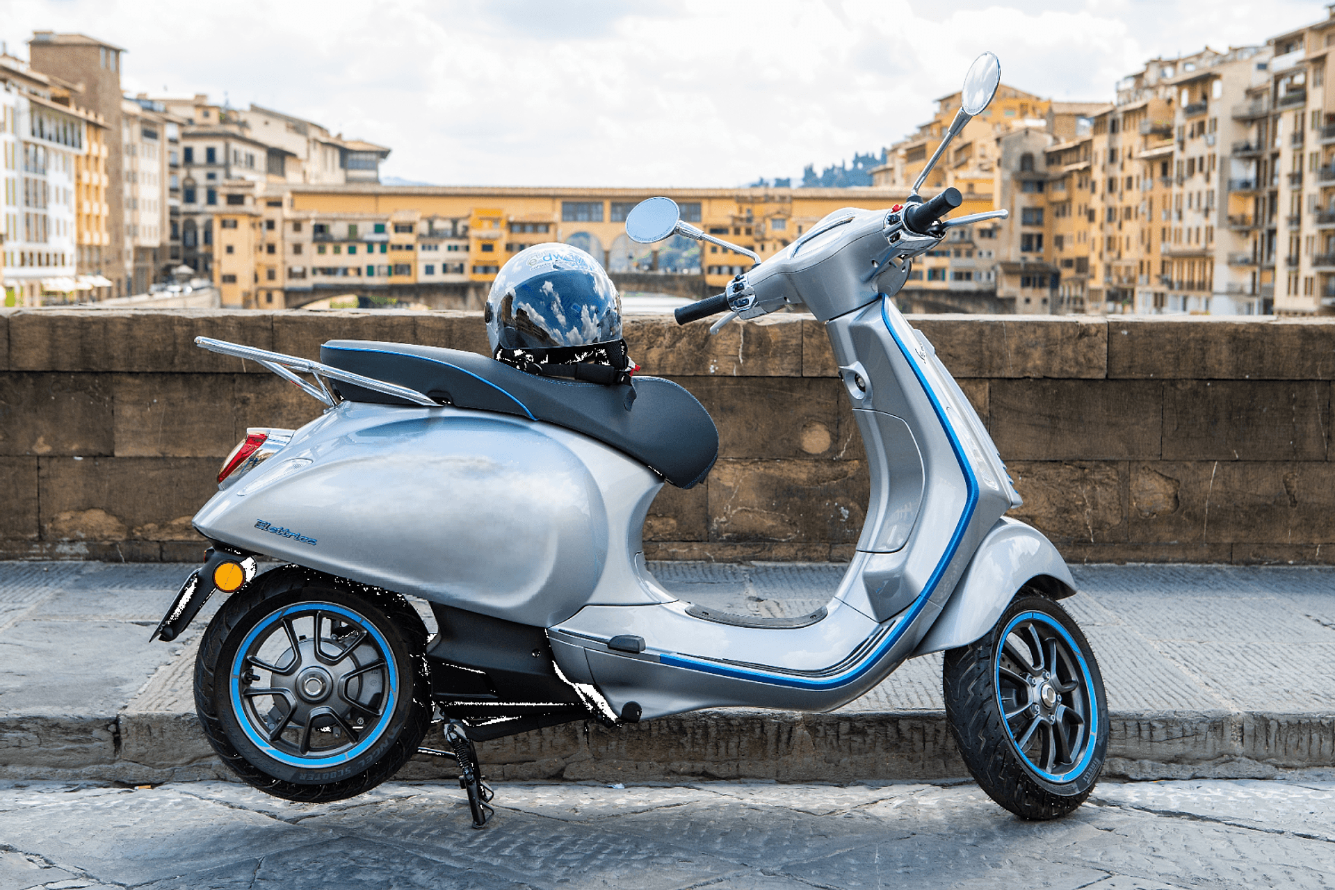 Em torno de Florence Hills em Vespa elétrica