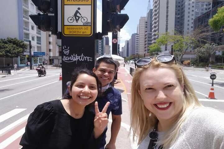 Passeio a pé pela Avenida Paulista - a avenida mais famosa do Brasil