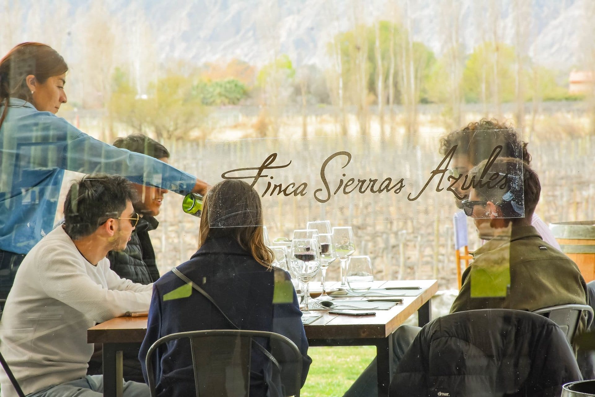 Barragens e riachos com almoço em vinícola