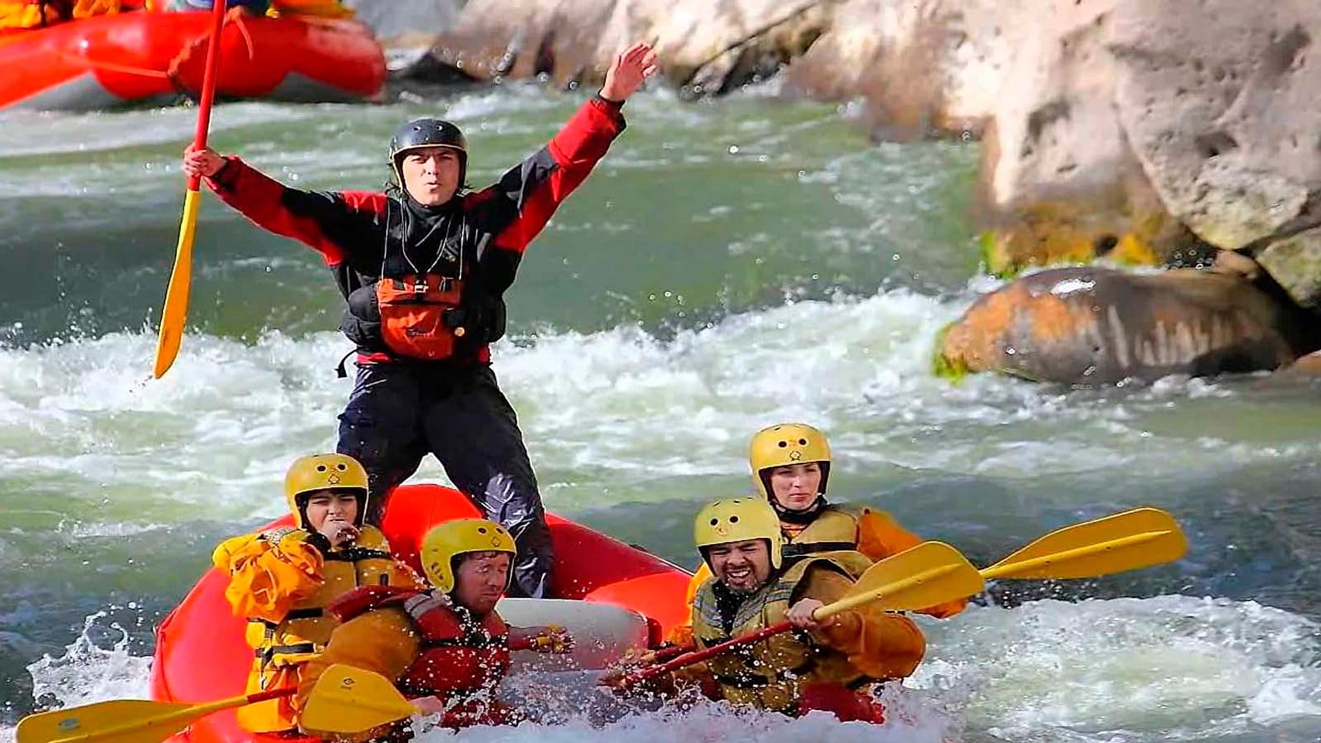 Emociones en el río: expedición en canoa