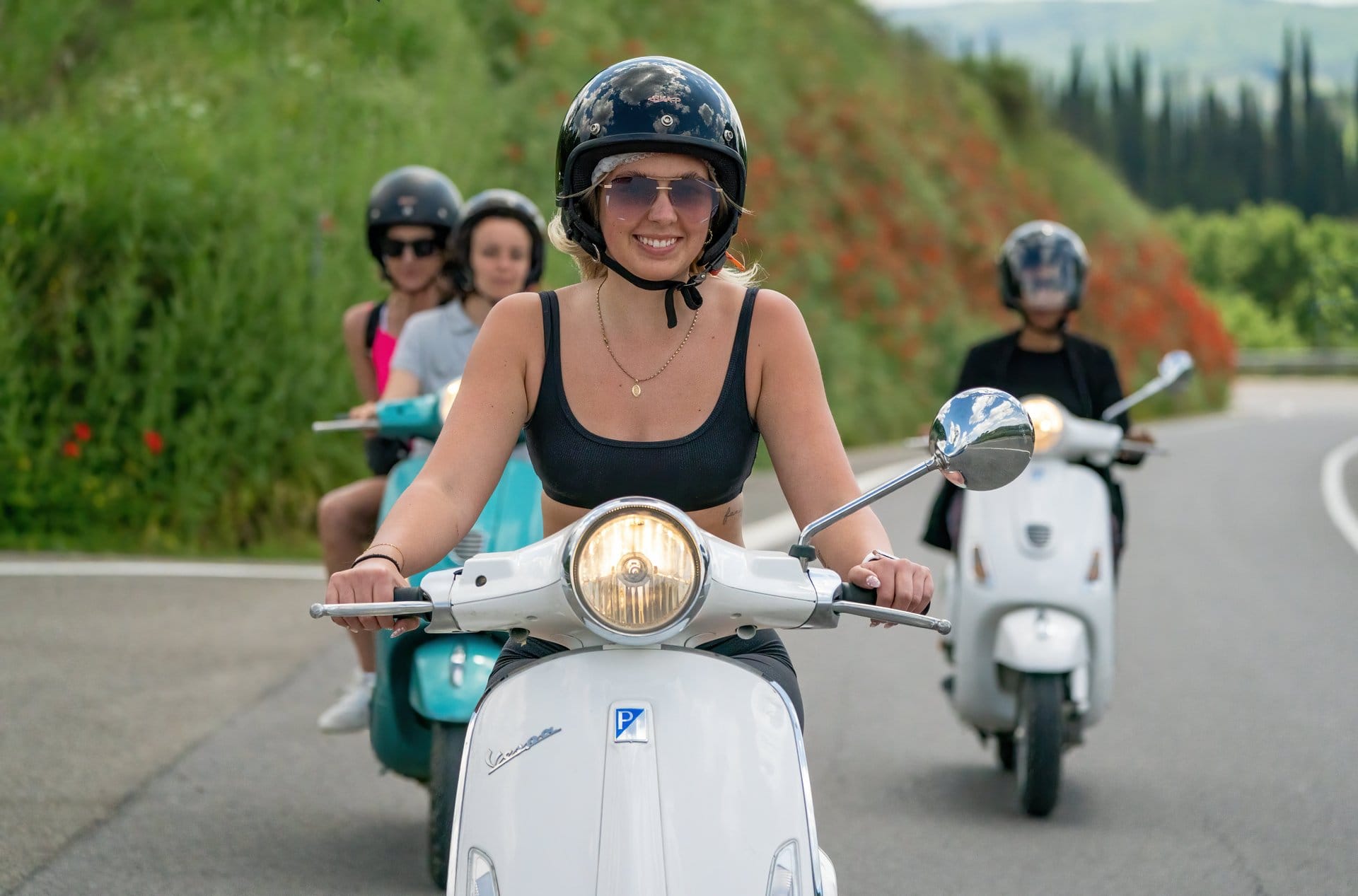 Toscana de Vespa saindo de Florença
