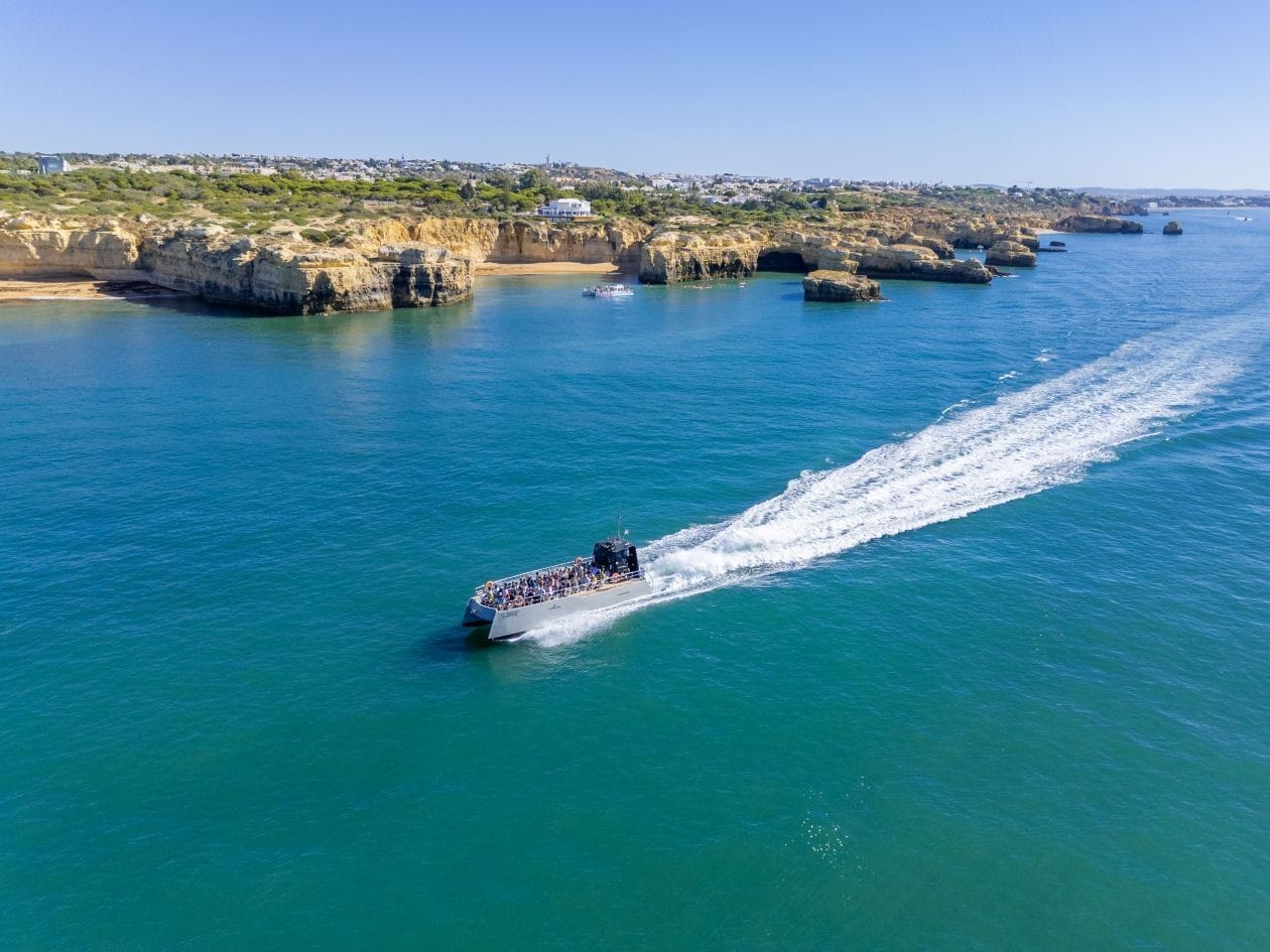 Golfinhos e Grutas de Benagil - Catamarã de Albufeira