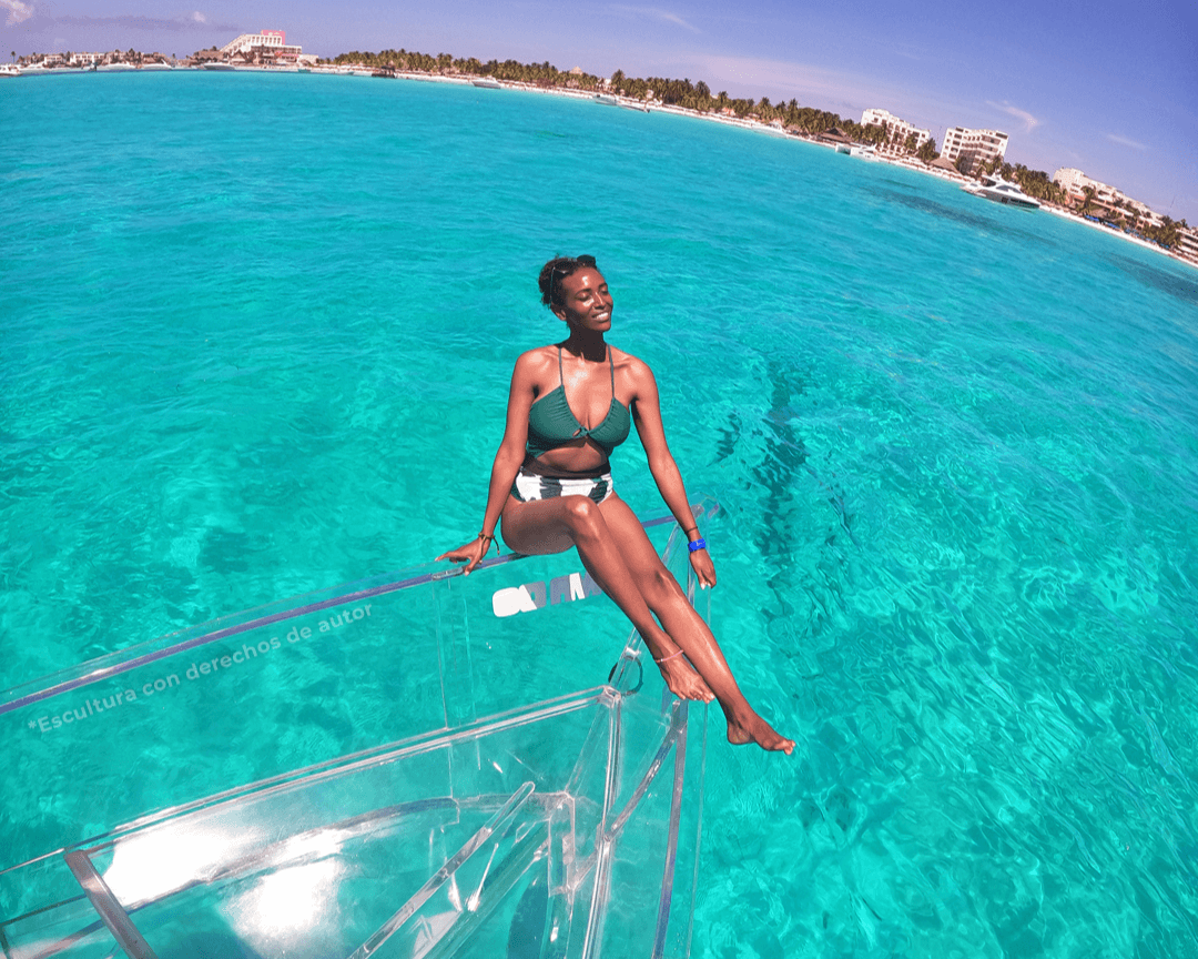 Barco transparente en Isla Mujeres
