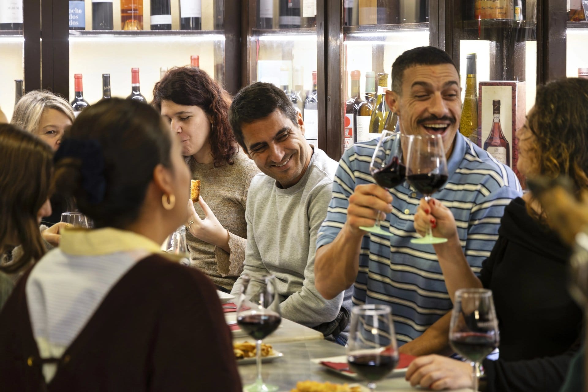 Tapas and Wine Tour in the Historic Centre