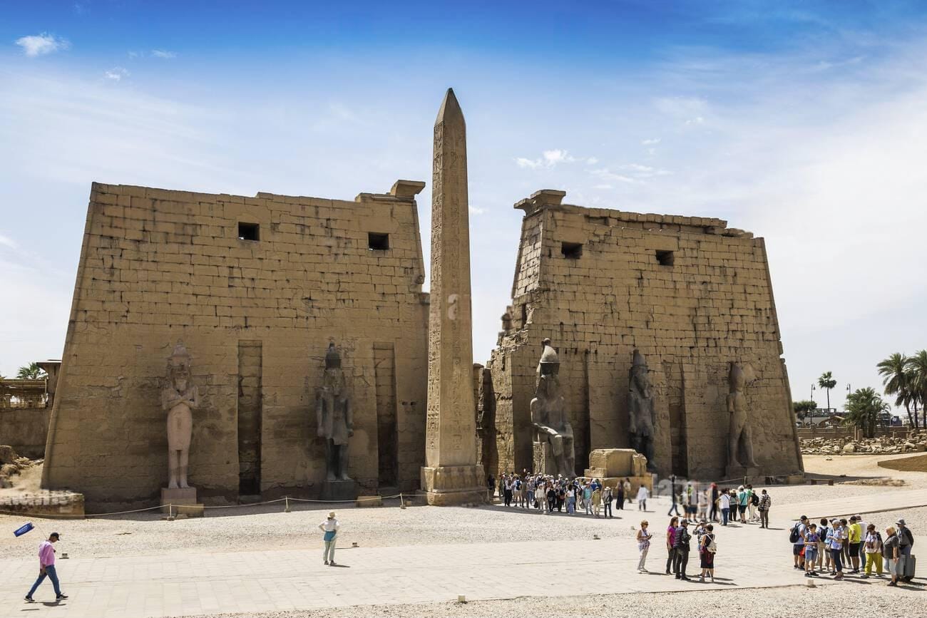 Día completo en la orilla este de Luxor, Karnak, templos de Luxor, callejón de las esfinges y almuerzo.