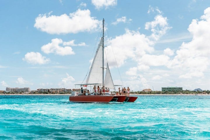 Crucero de snorkel por Aruba hasta el naufragio del Antilla con brunch incluido.