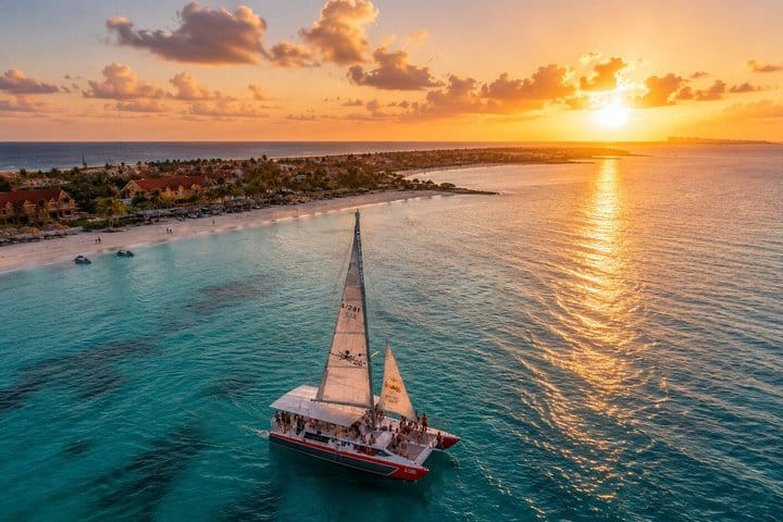 Crucero en catamarán al atardecer en Aruba con barra libre y aperitivos.