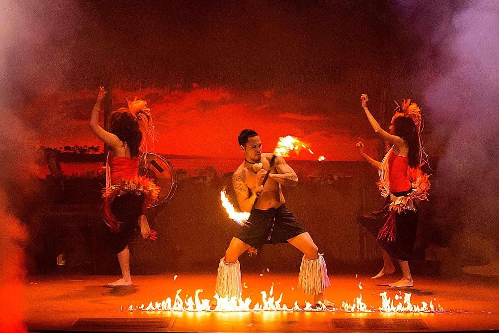 Luau polinesio de fuego con cena show