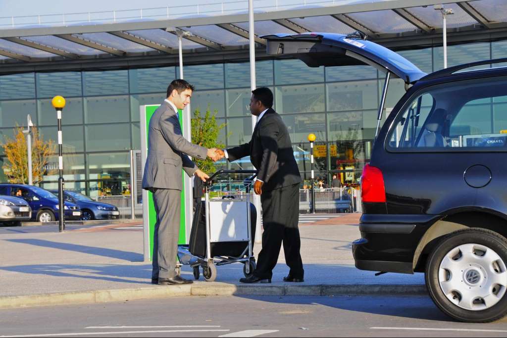 Transfer privado ida y vuelta -  Aeropuerto Salvador/Hoteles 3-4 personas