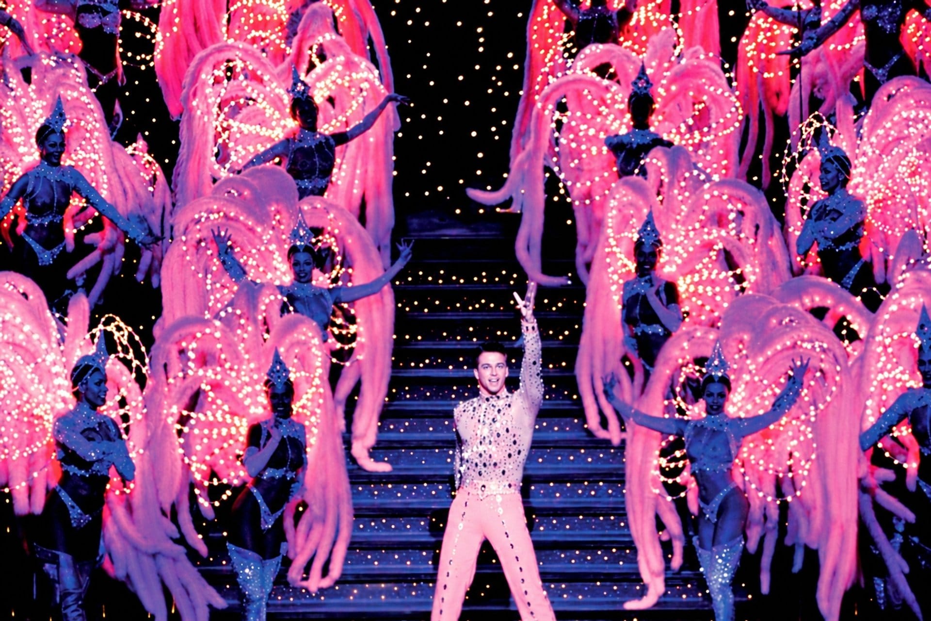 Jantar em cruzeiro e show no Moulin Rouge