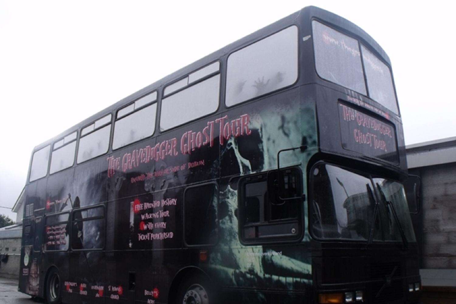Recorrido nocturno por el autobús fantasma Gravedigger - Imagen 2