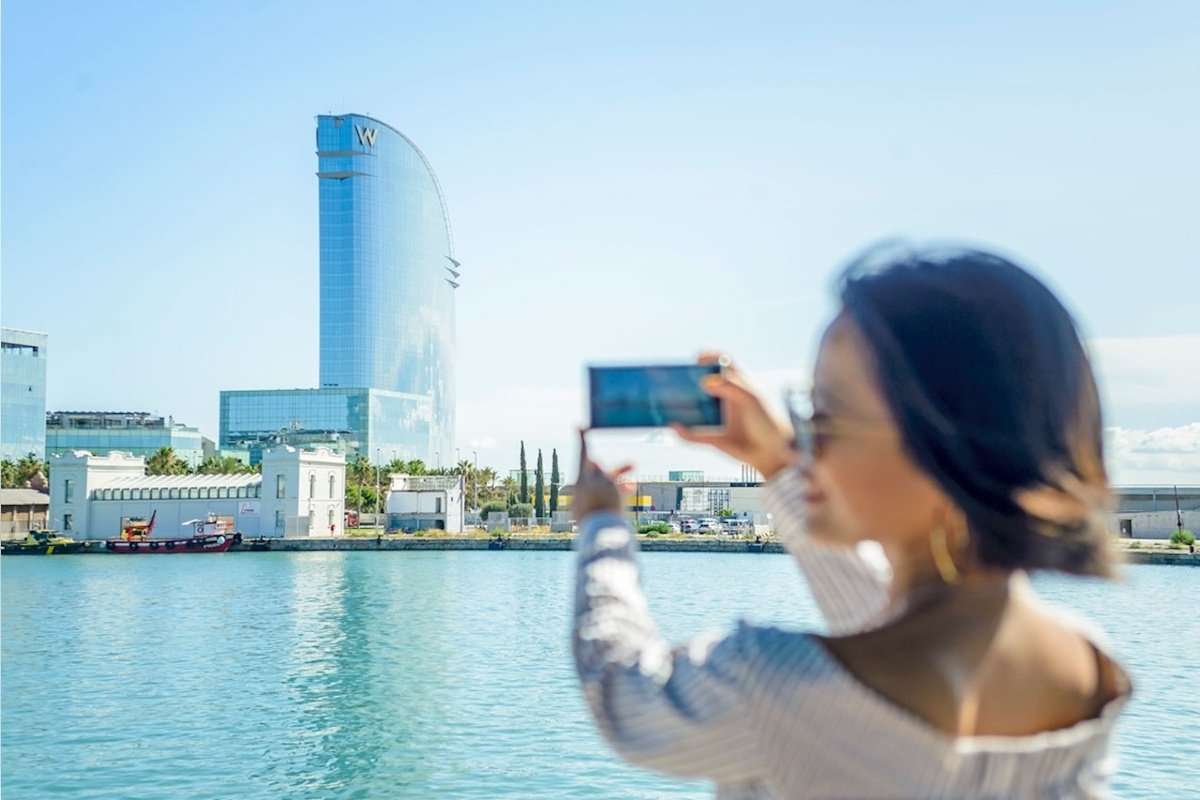 360 Barcelona eBike con entrada al Teleférico de Montjuic y paseo en barco - Imagen 3
