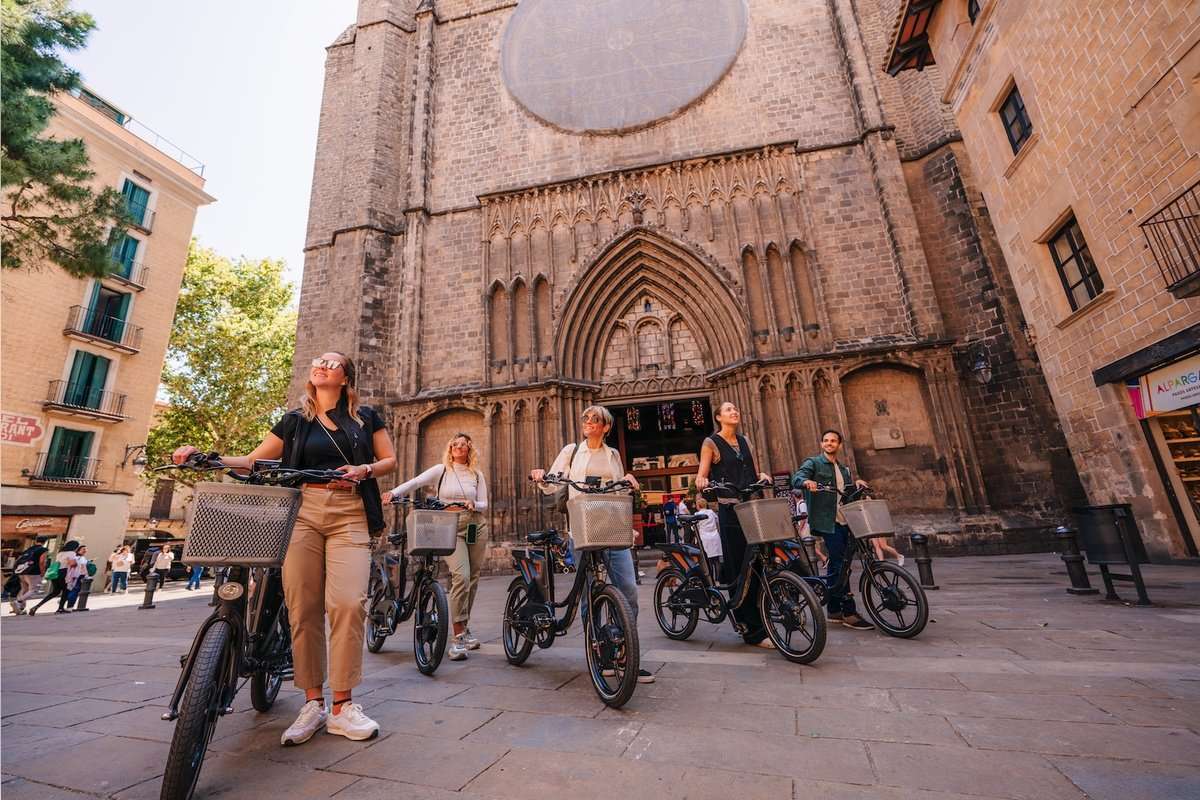 360 Barcelona eBike con entrada al Teleférico de Montjuic y paseo en barco - Imagen 4