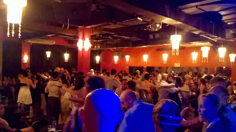 Tour a las Milongas de Buenos Aires: Una auténtica Experiencia De Tango - Imagen 4
