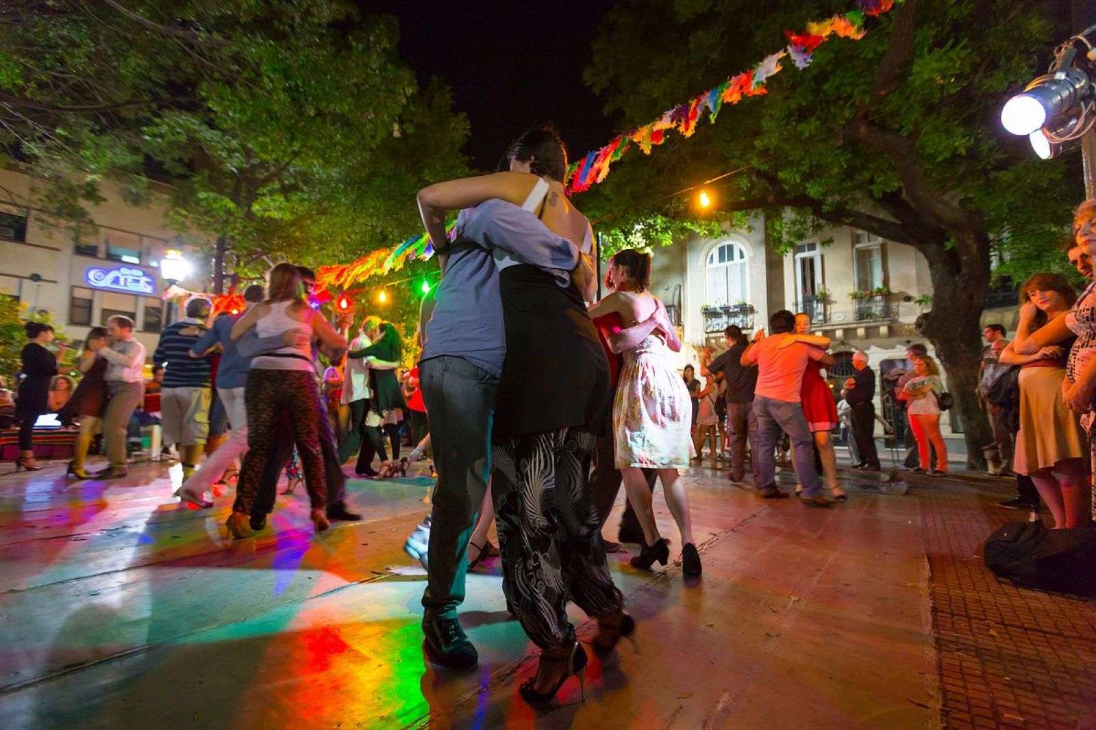 Tour a las Milongas de Buenos Aires: Una auténtica Experiencia De Tango - Imagen 2
