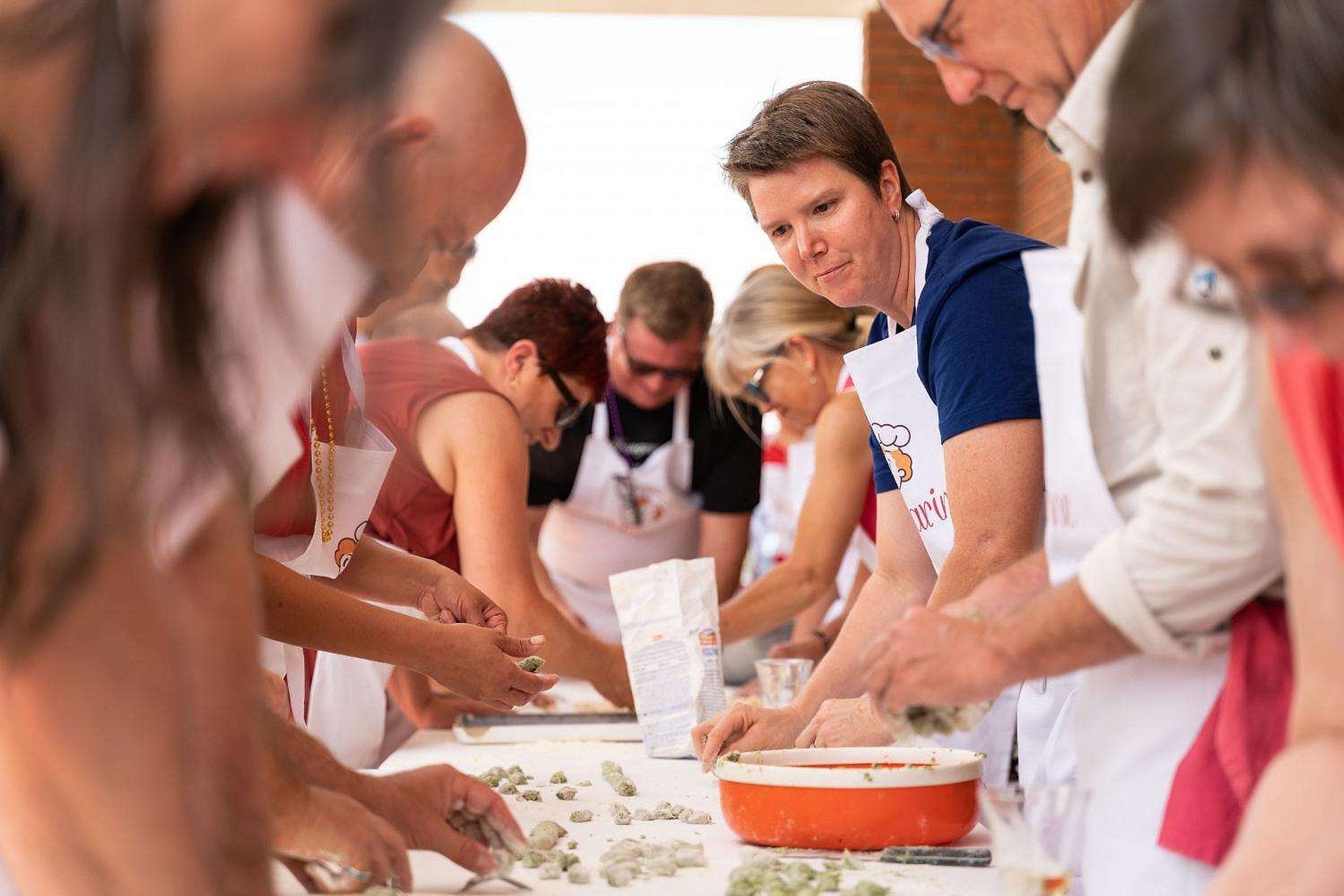 Mercado y clase de cocina en grupo pequeño - Imagen 3