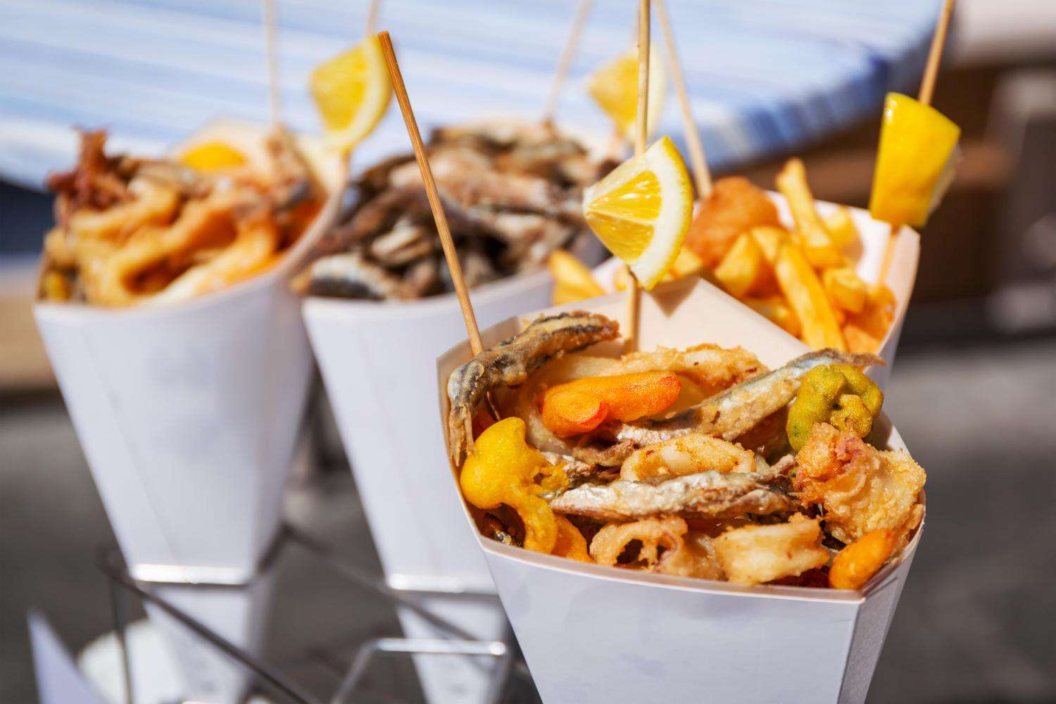 Tour de comida callejera para grupos pequeños en Nápoles con un experto cocinero casero local - Imagen 3