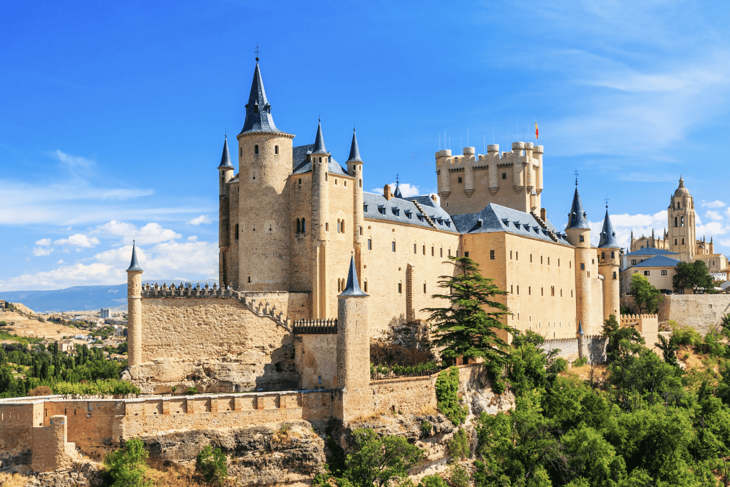 Visita guiada a Segovia, Alcázar y senderismo con AVE desde Madrid - Imagen 2