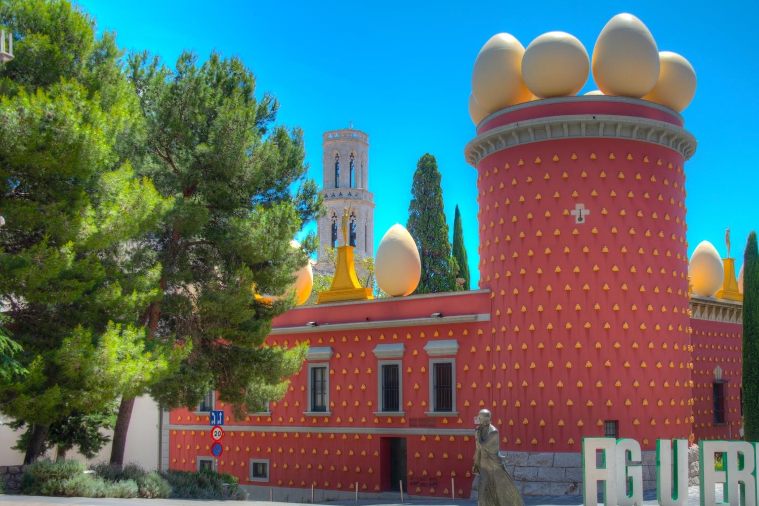 Privado Museo Dalí, Pueblo Medieval y Girona: Tour de día completo desde Barcelona - Imagen 2