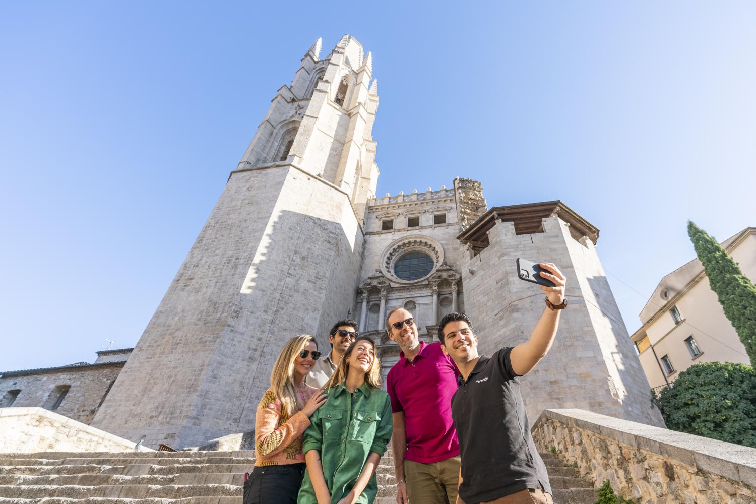 Privado Museo Dalí, Pueblo Medieval y Girona: Tour de día completo desde Barcelona - Imagen 3