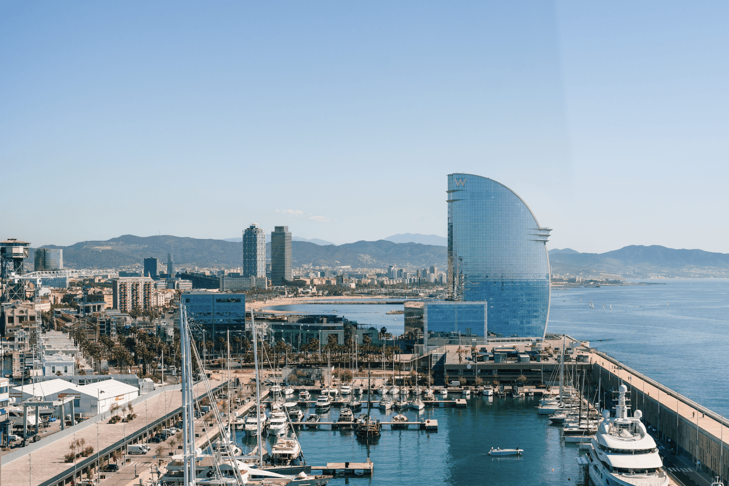 Paseo en barco por Barcelona y vuelo panorámico en helicóptero - Imagen 3