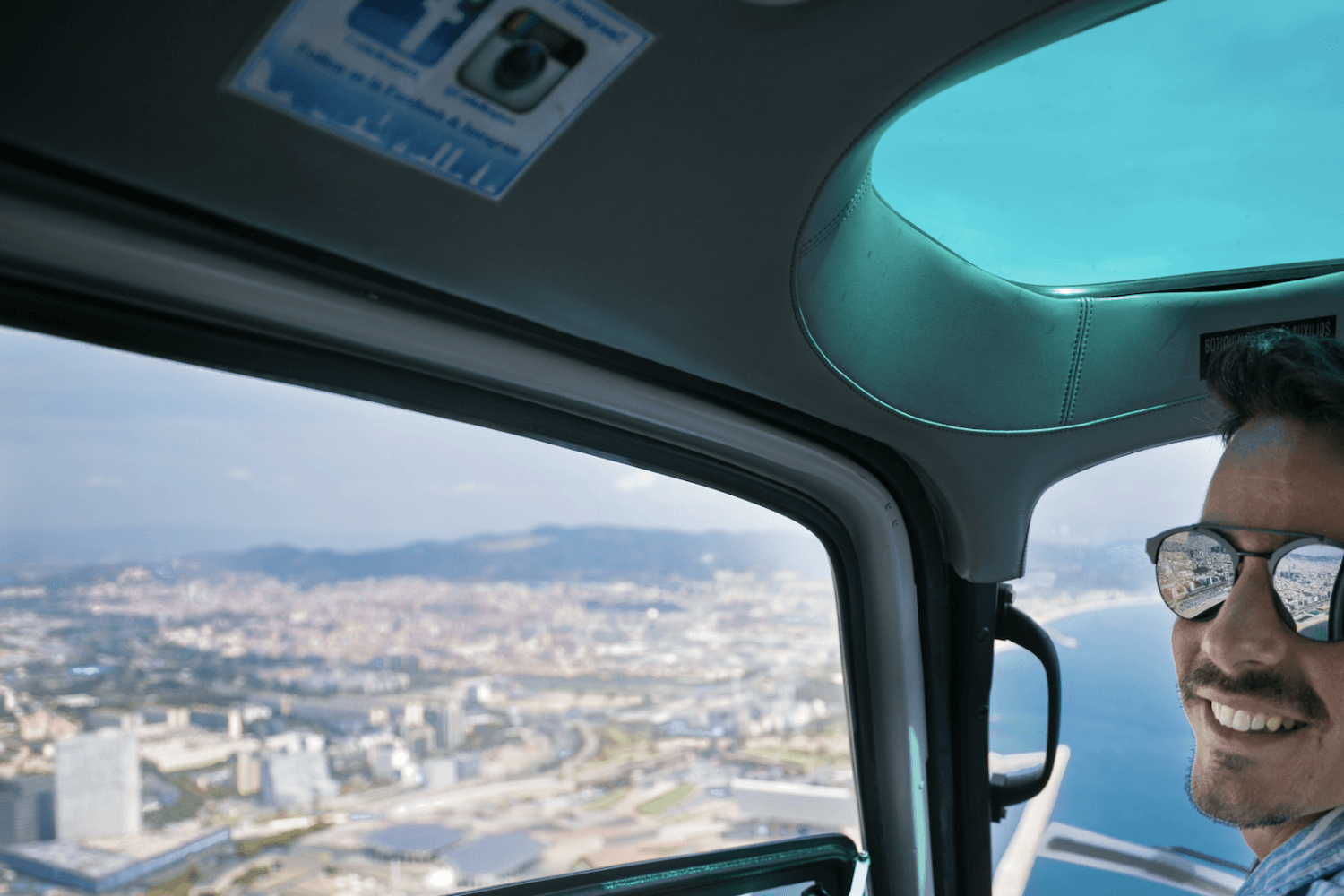 Paseo en barco por Barcelona y vuelo panorámico en helicóptero - Imagen 4