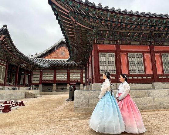 Recorrido de día completo por los lugares destacados de Seúl: Gyeongbokgung, Torre N' Seoul y pueblo Namsangol - Imagen 3