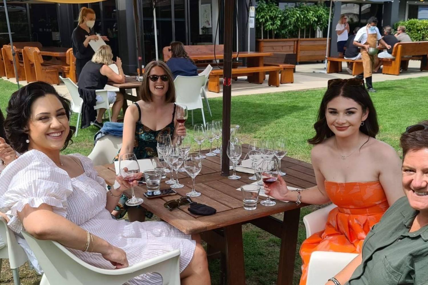 Tour de vino de Martinborough de día completo - Imagen 4