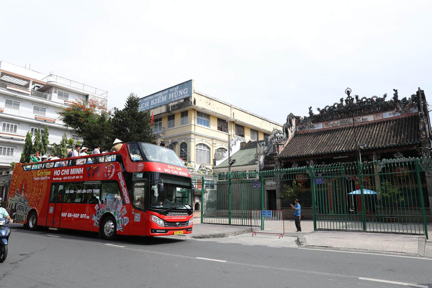 Bus turístico por la ciudad de Saigón-Cho Lon Barrio chino - Imagen 3