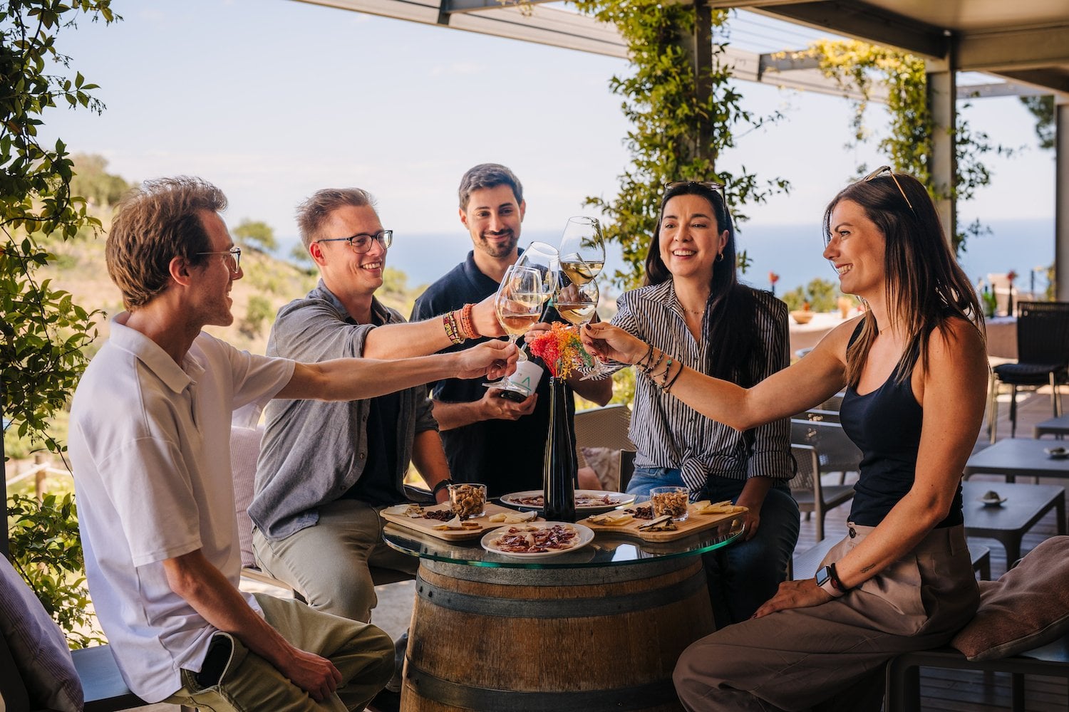 Aventura en Velero desde Barcelona a los viñedos, visita a la bodega y cata de vinos. - Imagen 4