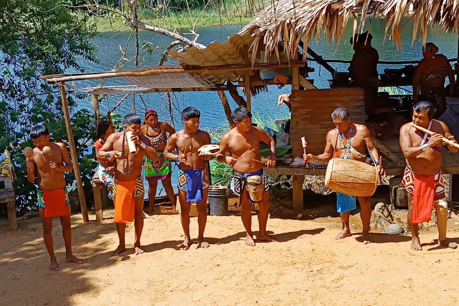 Descubre la cultura Emberá con un recorrido en canoa, cascadas y experiencias tradicionales - Imagen 3