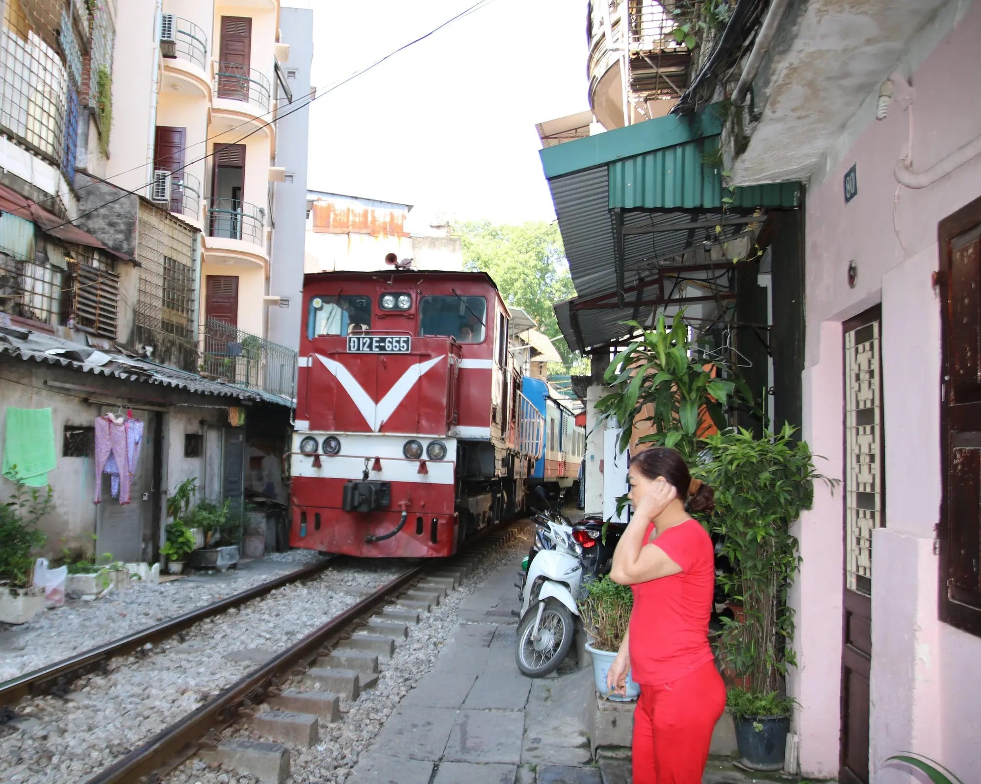 Descubra el verdadero Hanoi en Vespa - Tour en grupos pequeños - Imagen 3