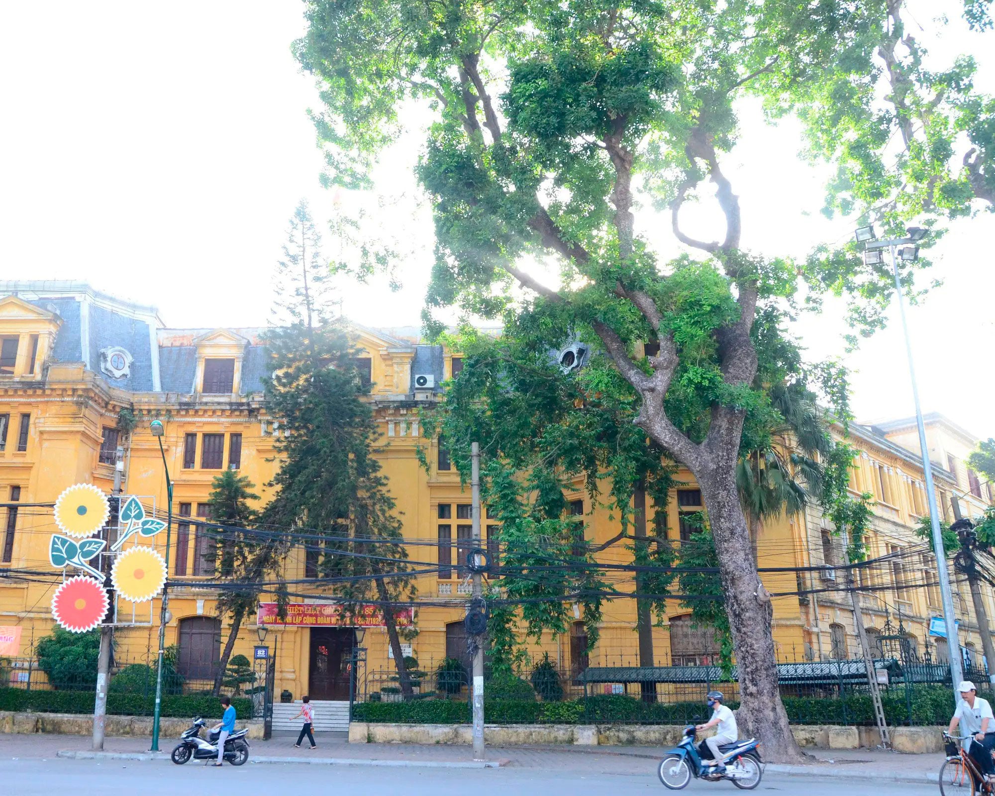 Discover Hidden Hanoi by Walking in French Quarter - Imagen 3