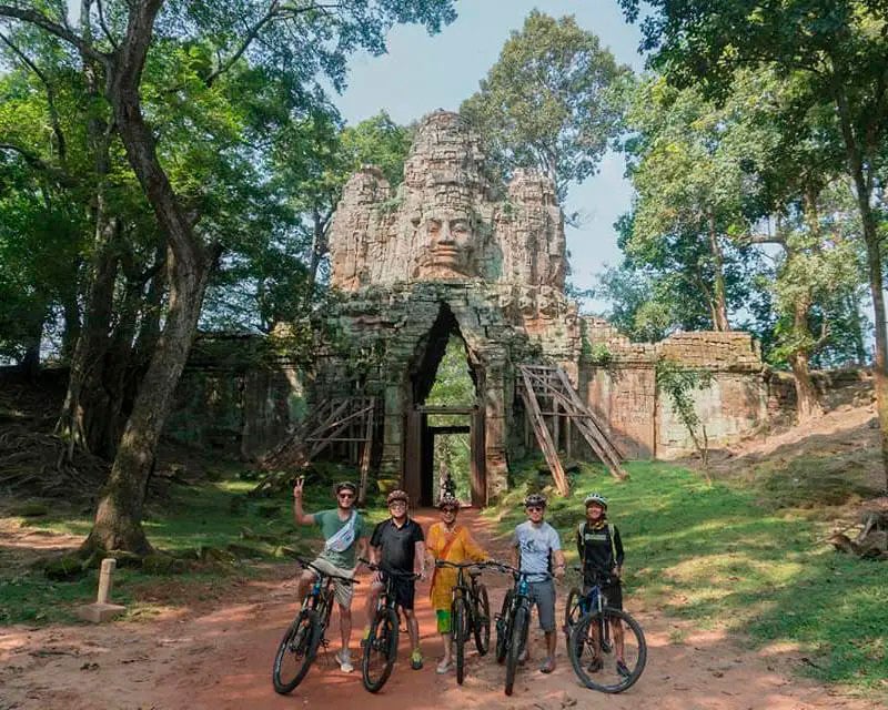 Pedalea por las rutas secundarias de Angkor - Imagen 2