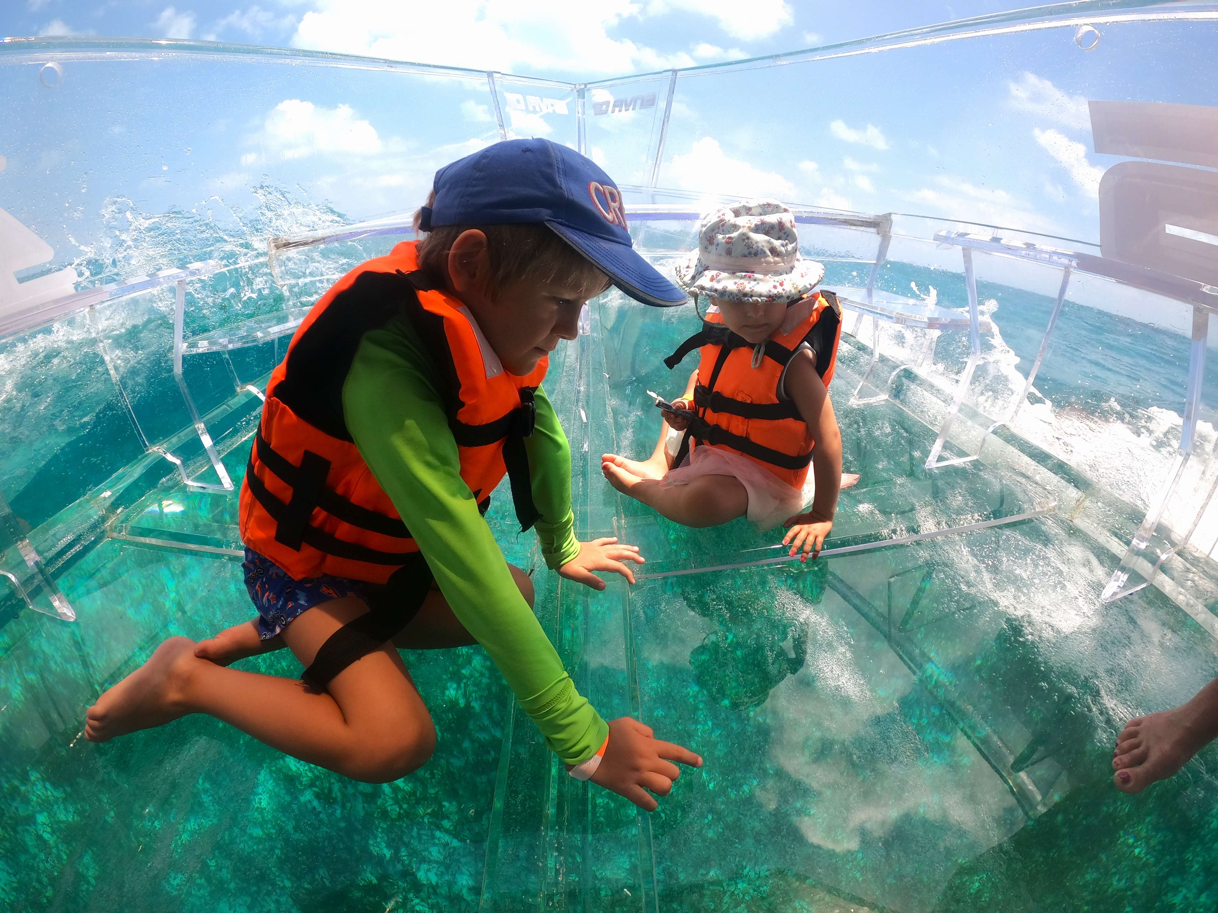 Clear boat in Cancun: Colores de Cancun - Imagen 2