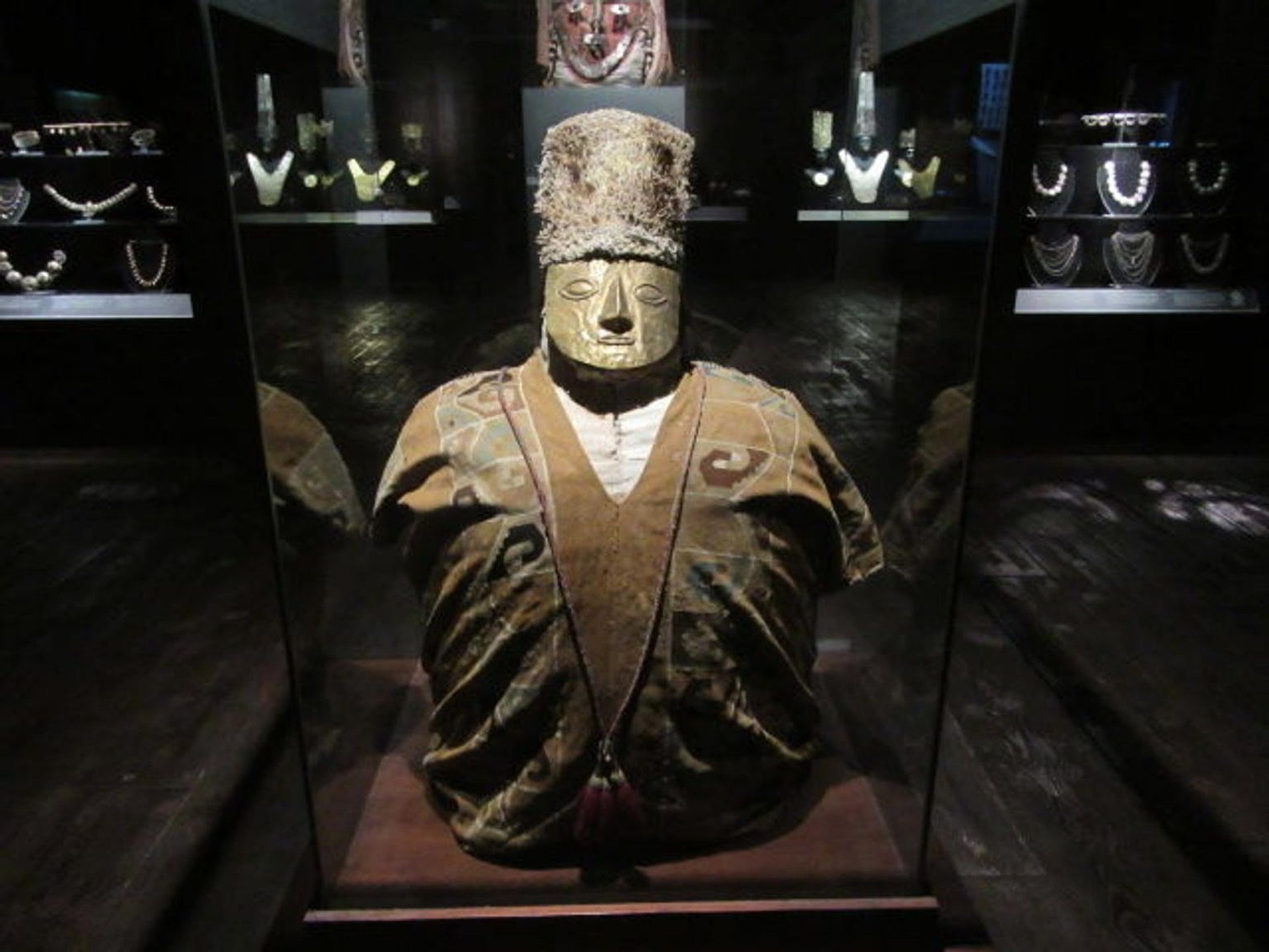 Noche: Museo Larco, pisco y Circuito Mágico - Imagen 4