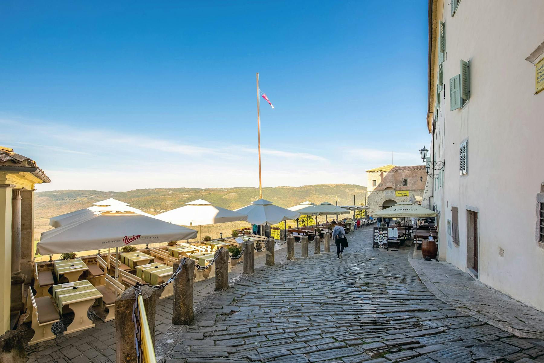 Excursão de meio dia a Motovun com degustação de trufas e aguardentes locais. - Imagen 4