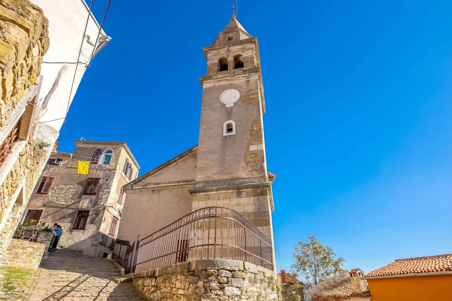 Excursão de meio dia a Motovun com degustação de trufas e aguardentes locais. - Imagen 3