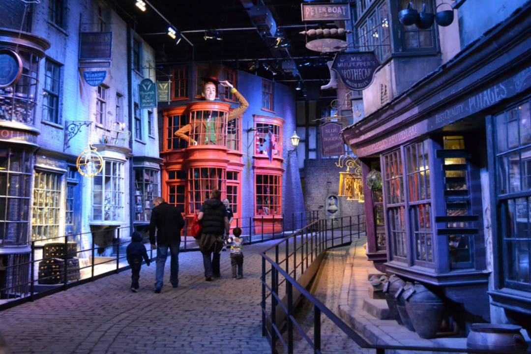 Warner Bros. Studio Tour London con transporte + 1 día de recorrido en autobús turístico por Londres - Imagen 4
