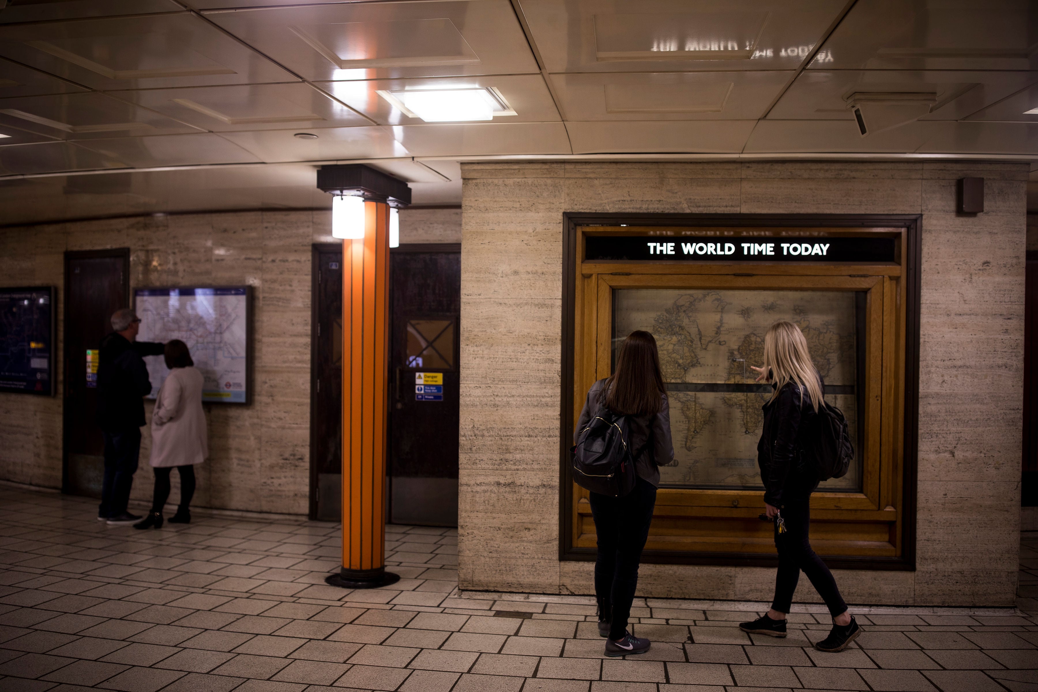 Recorrido en metro oculto: Piccadilly Circus, el corazón de Londres - Imagen 3