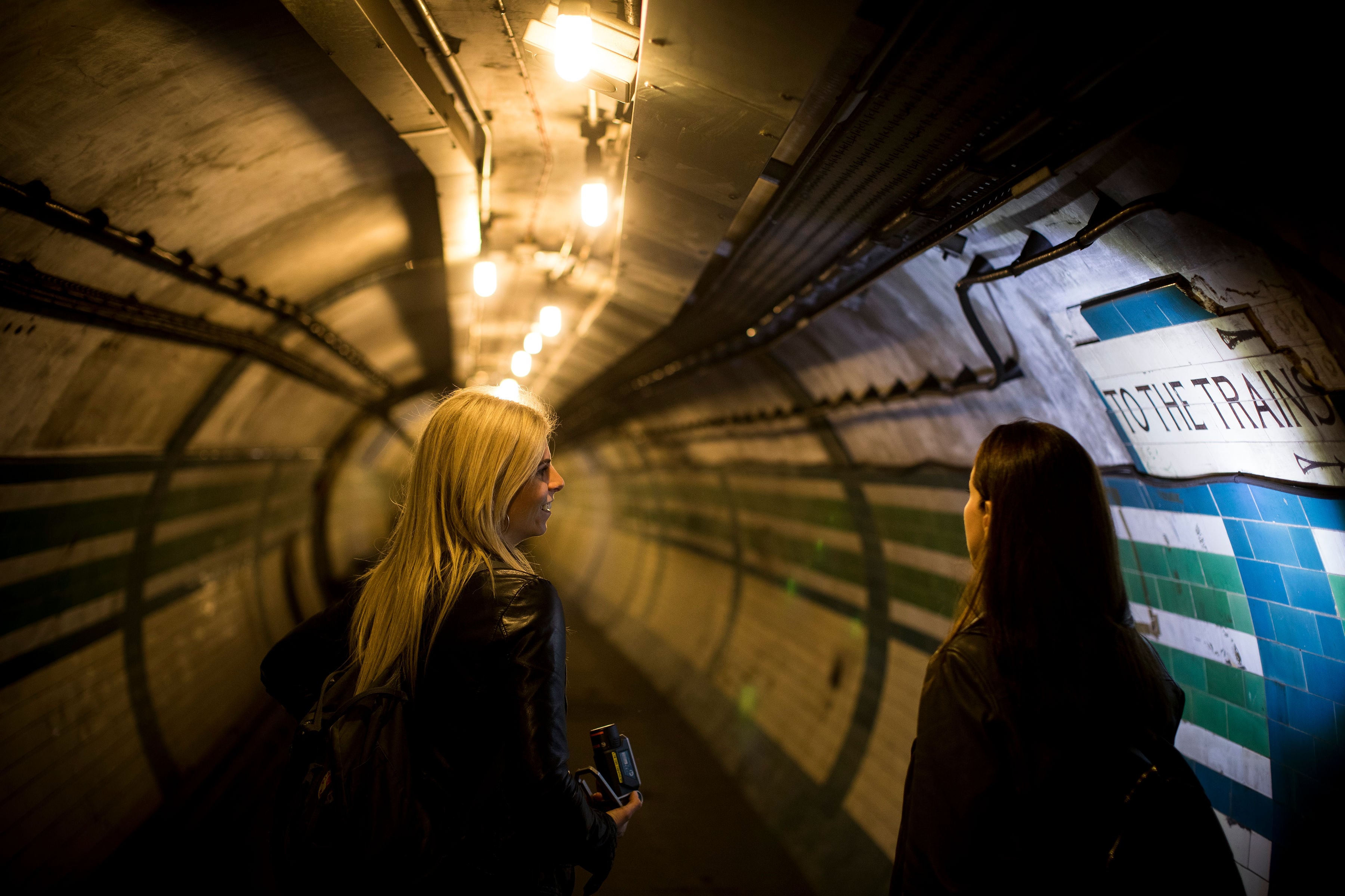 Recorrido en metro oculto: Piccadilly Circus, el corazón de Londres - Imagen 4