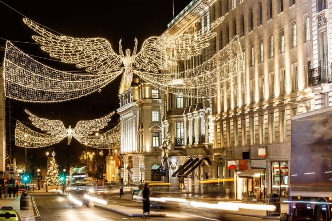 Recorrido musical con luces navideñas, comida y bebidas festivas - Imagen 3