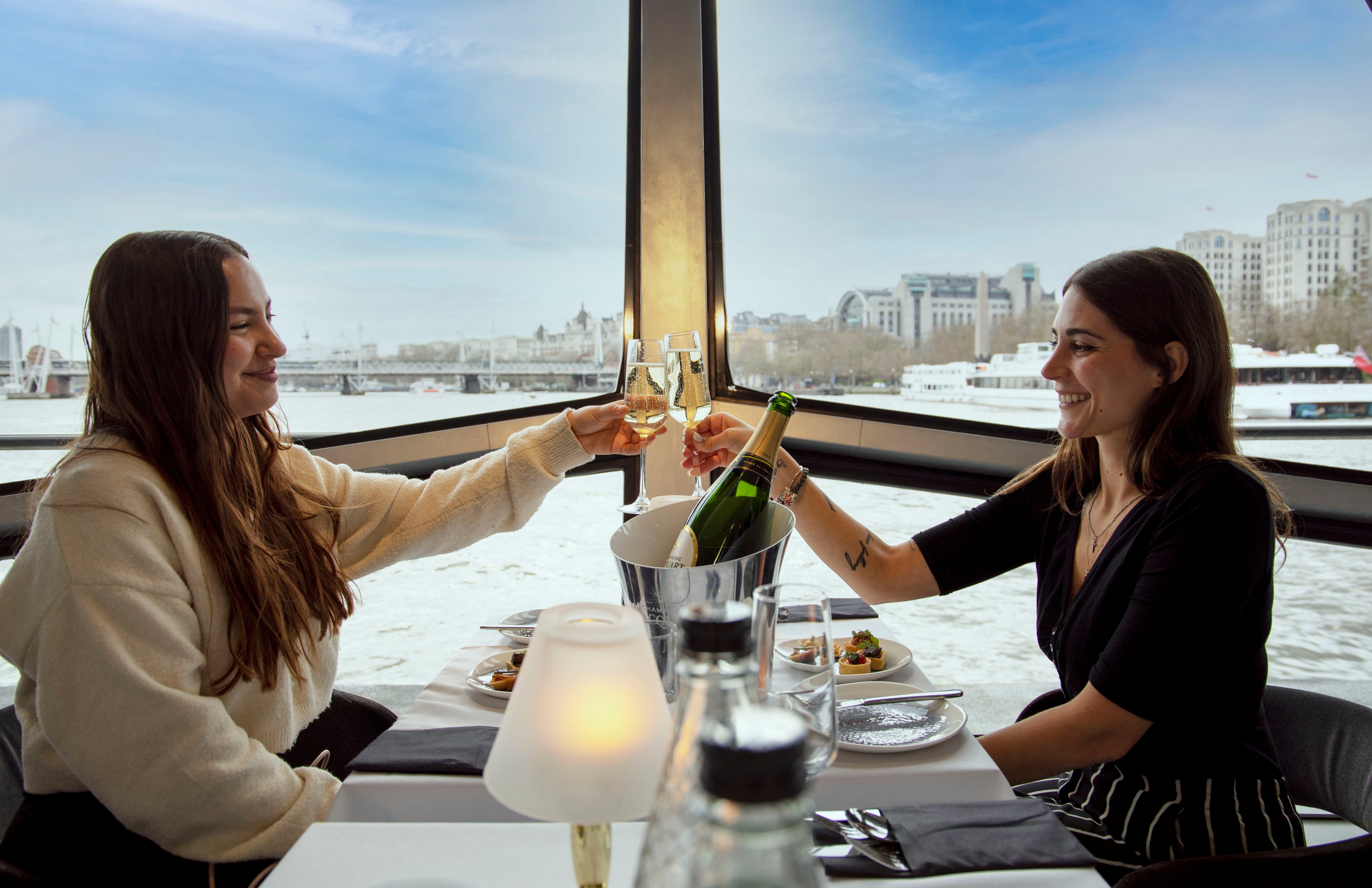 Crucero con cena por el río Támesis en Londres - Imagen 2