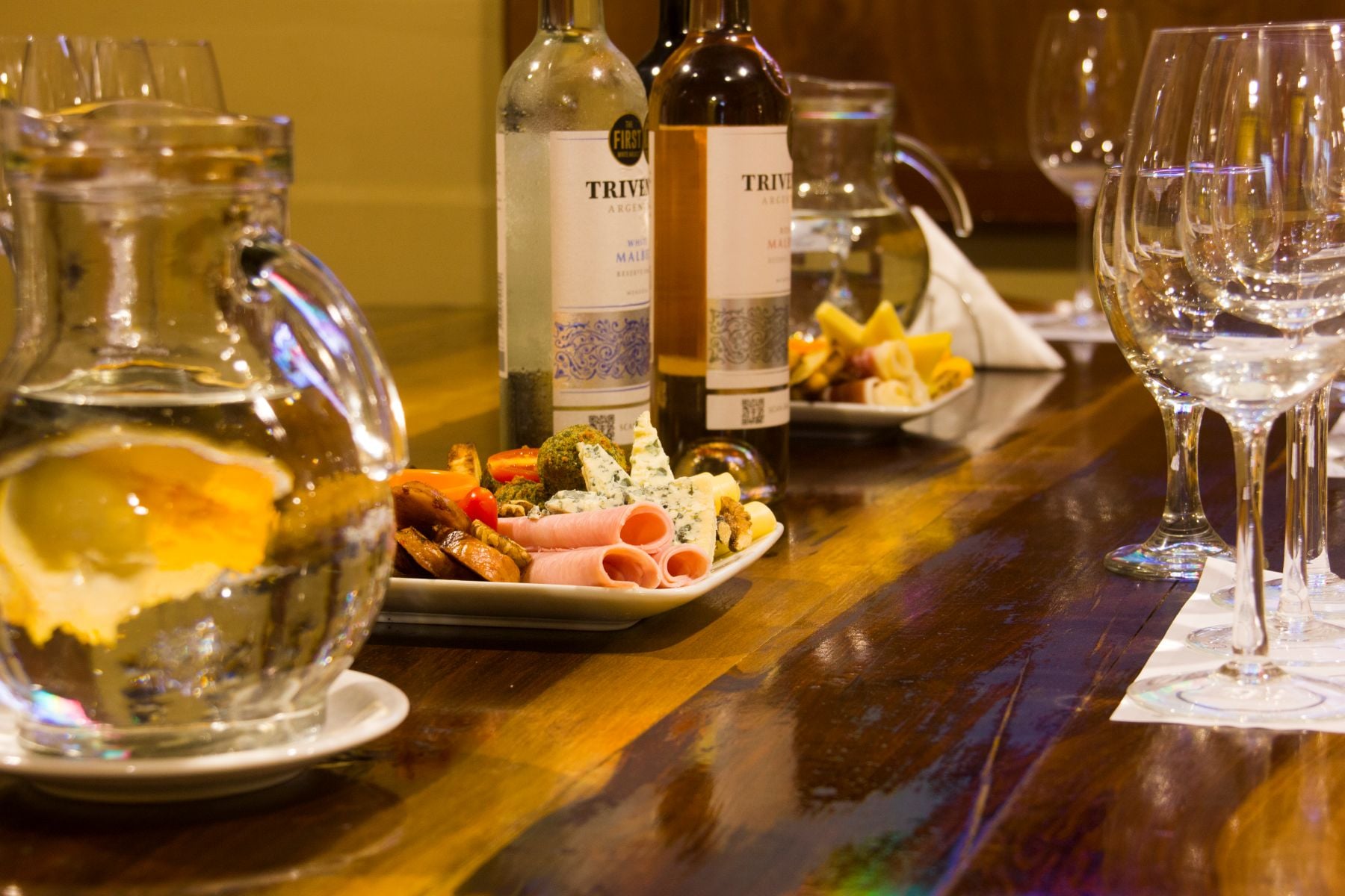 Degustación de Vinos con Tapeo en Encuentro Nativo, Conventillo histórico en Caminito - Imagen 2