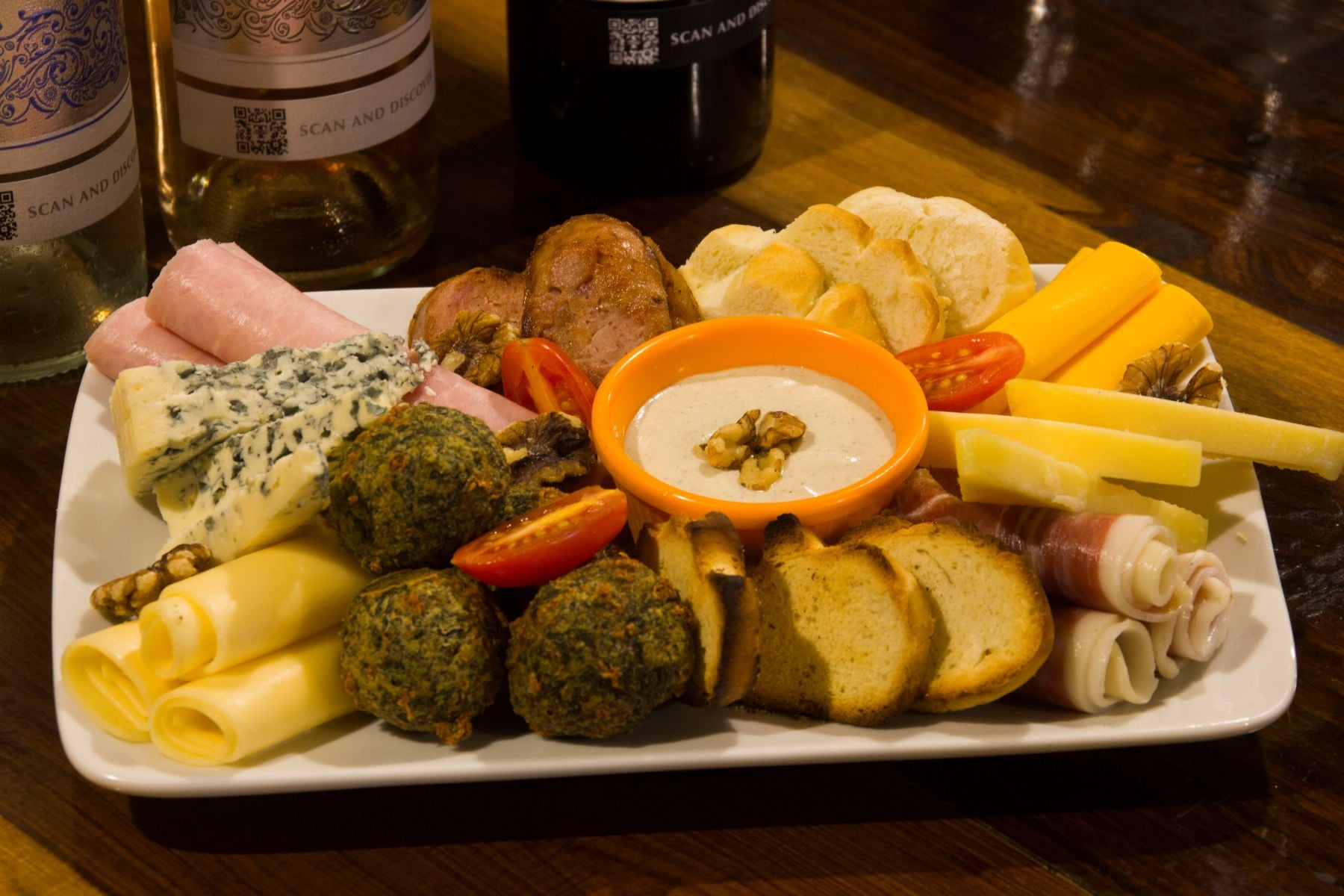 Degustación de Vinos con Tapeo en Encuentro Nativo, Conventillo histórico en Caminito - Imagen 3